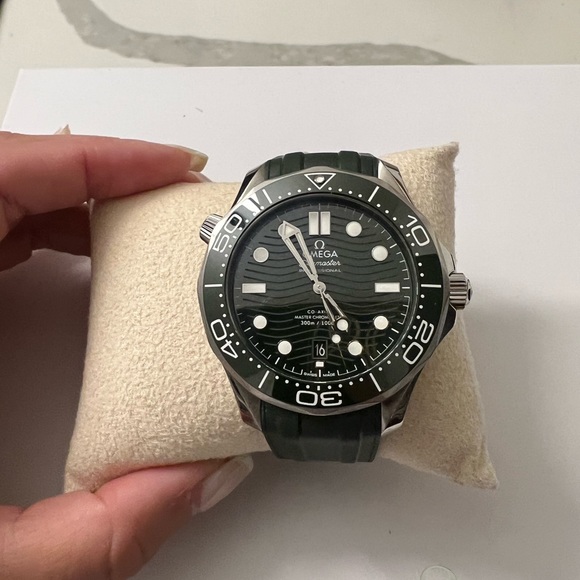 Beautiful and brand new coveted Omega G SeamDiver 42 ss green - Picture 9 of 14